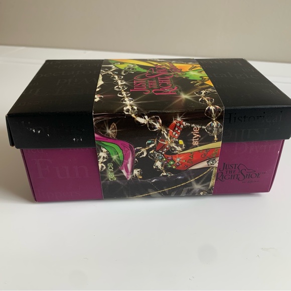 Pink Champagne 2006 - Just the Right Shoe - Picture 8 of 10